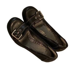 Hot Kiss Black Buckle Toe Strap Shoes Womens Size 6 Low Heel Comfort